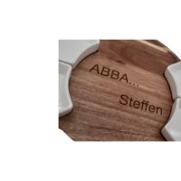 Runde Käseplatte aus Holz mit Käsebesteck